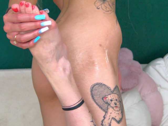 SkinnyNatty live cam on BongaCams
