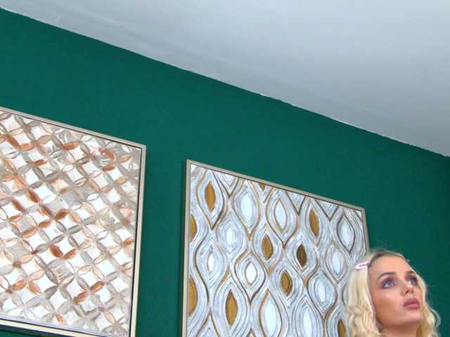 SkinnyNatty live cam on BongaCams