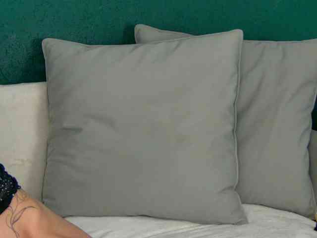 SkinnyNatty webcam
