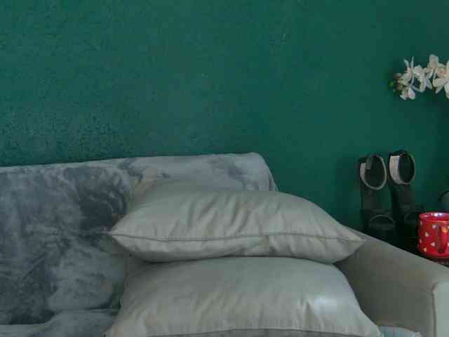 SkinnyNatty webcam
