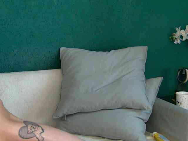 SkinnyNatty webcam