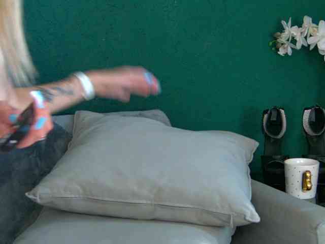 SkinnyNatty webcam
