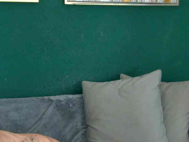 SkinnyNatty webcam