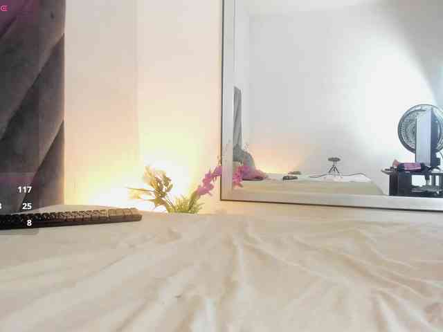 Miaatorres webcam