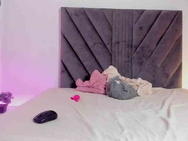 Miaatorres webcam