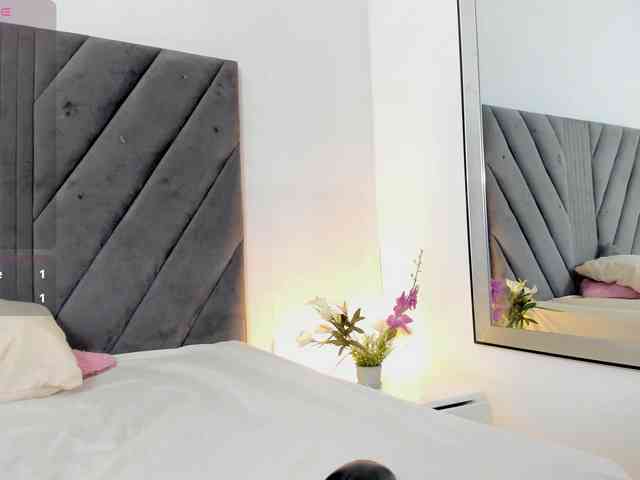 Miaatorres webcam
