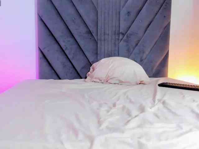 Miaatorres webcam