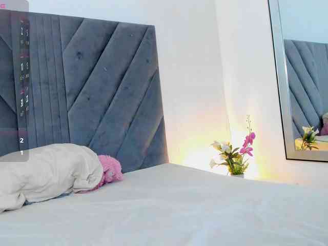 Miaatorres webcam