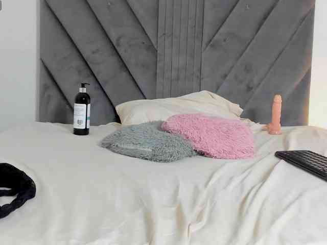 Miaatorres webcam
