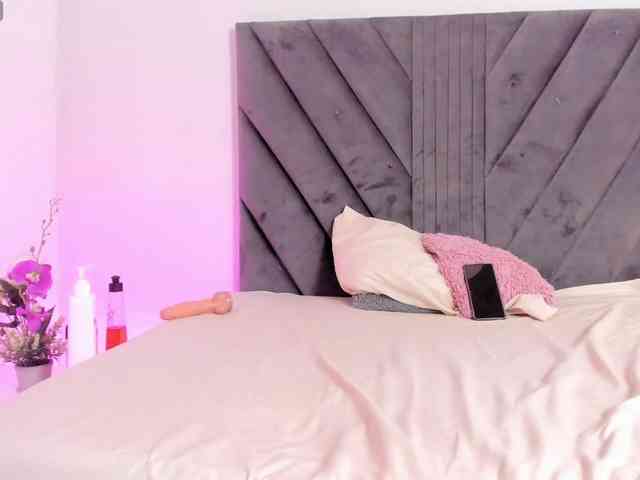 Miaatorres webcam