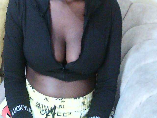 Sexbutt01 live cam on BongaCams