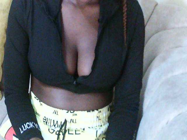 Sexbutt01 live cam on BongaCams