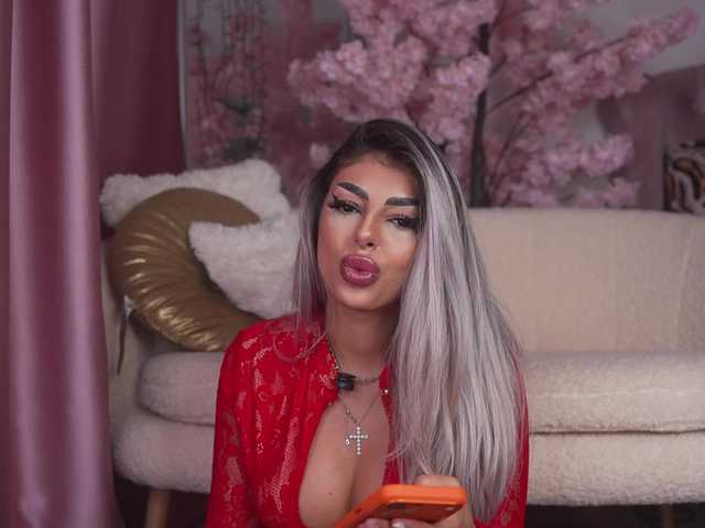 emmagoddess live cam on BongaCams