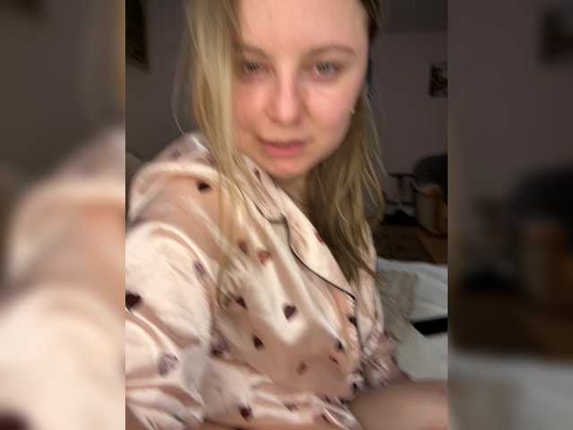  FuckedHoles chat room