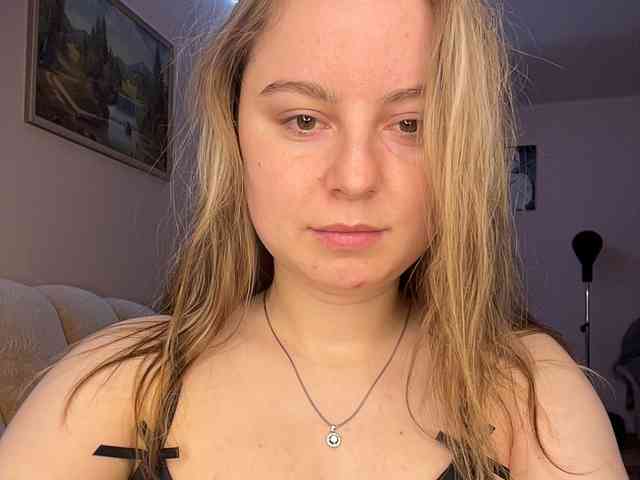 FuckedHoles webcam
