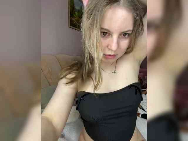 FuckedHoles webcam
