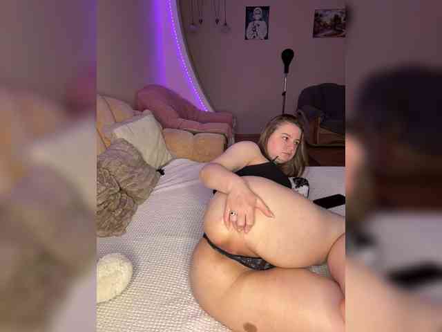 FuckedHoles webcam