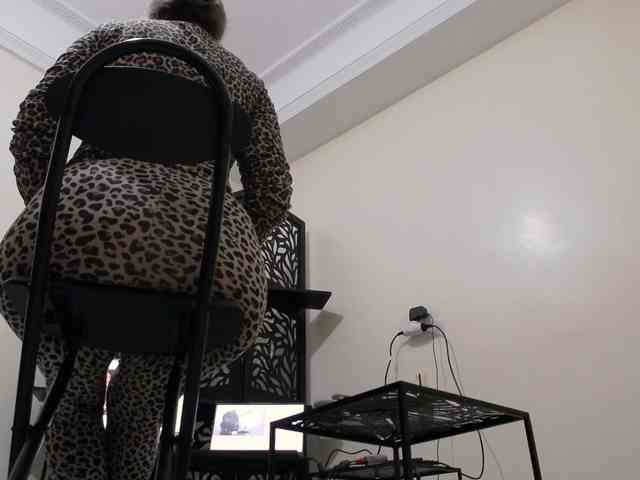 PreciousMoan webcam