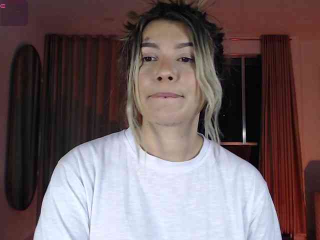 BellaDavne webcam