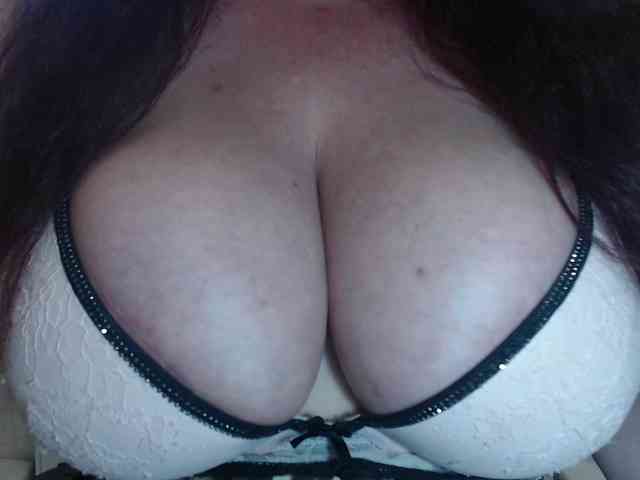 newamyy00 Live Webcam on BongaCams
