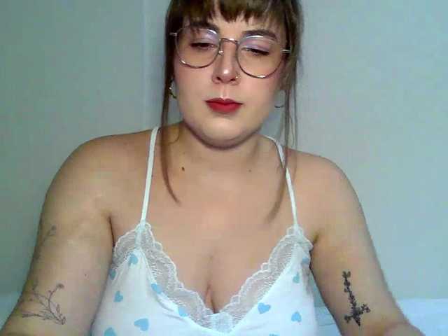 ClaraLove live cam preview