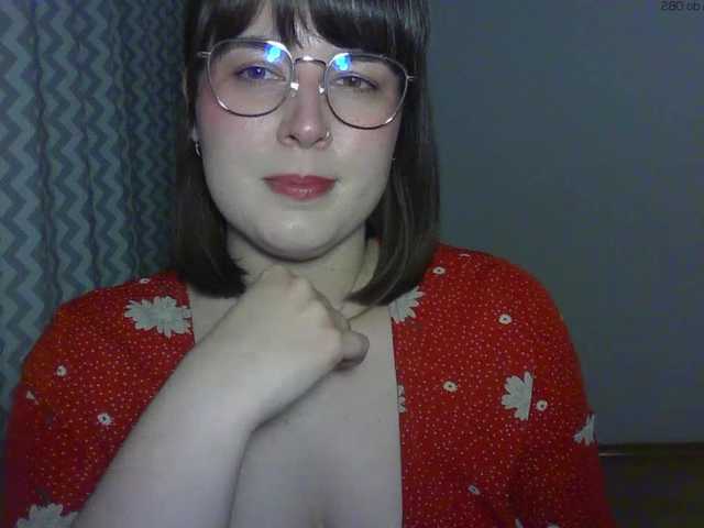 ClaraLove Live Cam and Statistics on UnifiedCams