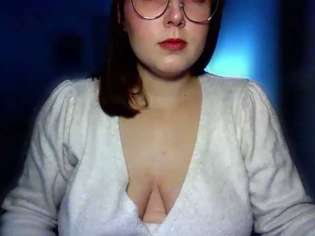 ClaraLove, live now on BongaCams