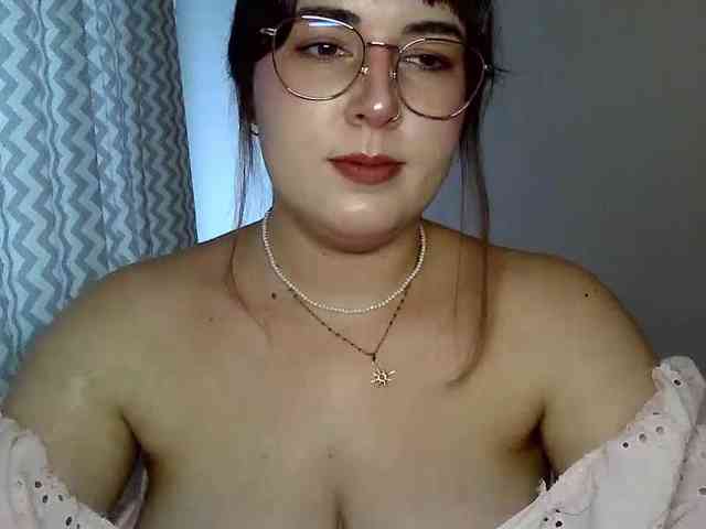 Model: ClaraLove