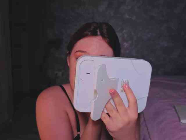 Female-Jesus webcam