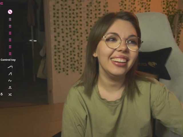AnnaSebastian's BongaCams show and profile