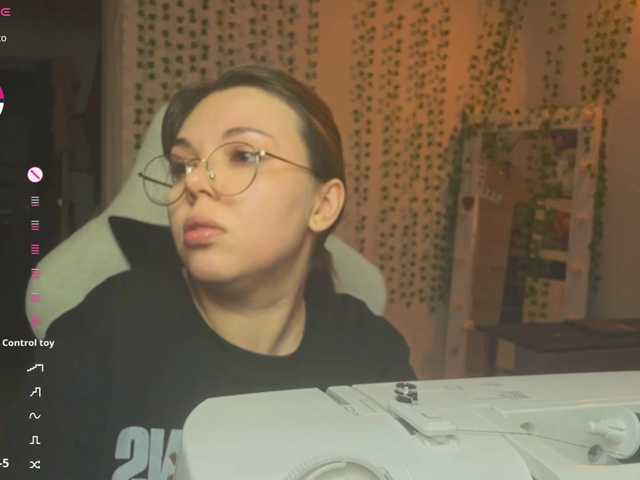 AnnaSebastian's BongaCams show and profile