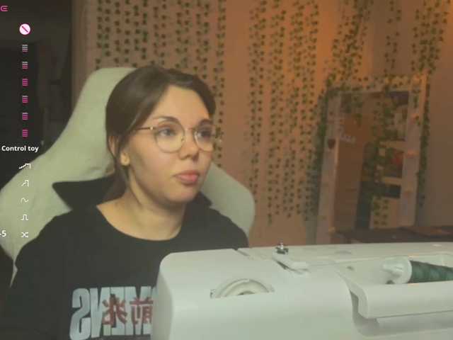 AnnaSebastian's BongaCams show and profile