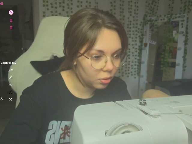 AnnaSebastian's BongaCams show and profile