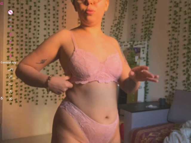 AnnaSebastian's BongaCams show and profile