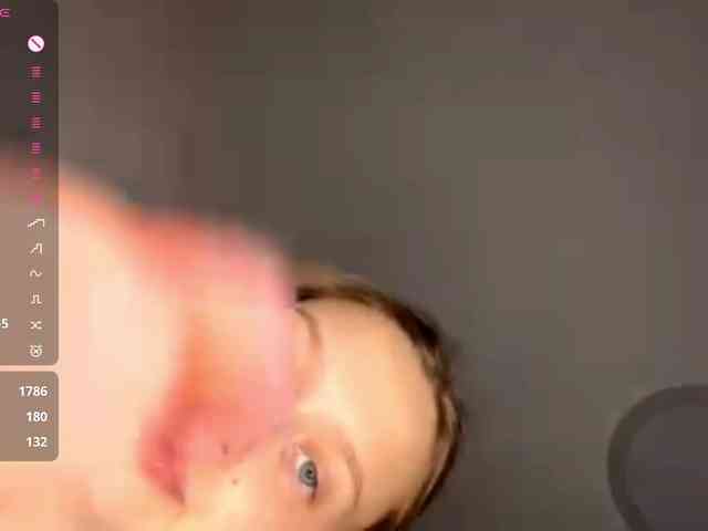 HanaHaeussler webcam