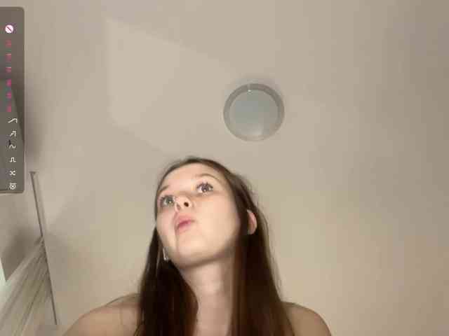 HanaHaeussler webcam