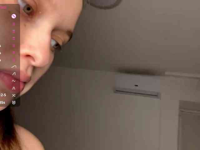 HanaHaeussler webcam