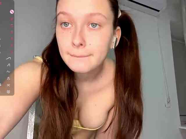 HanaHaeussler webcam