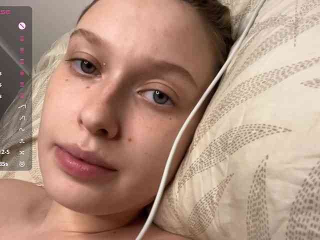 HanaHaeussler webcam