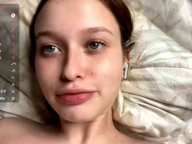 HanaHaeussler webcam