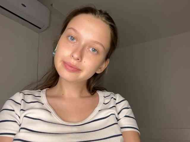 HanaHaeussler webcam