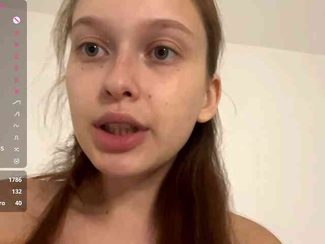HanaHaeussler webcam