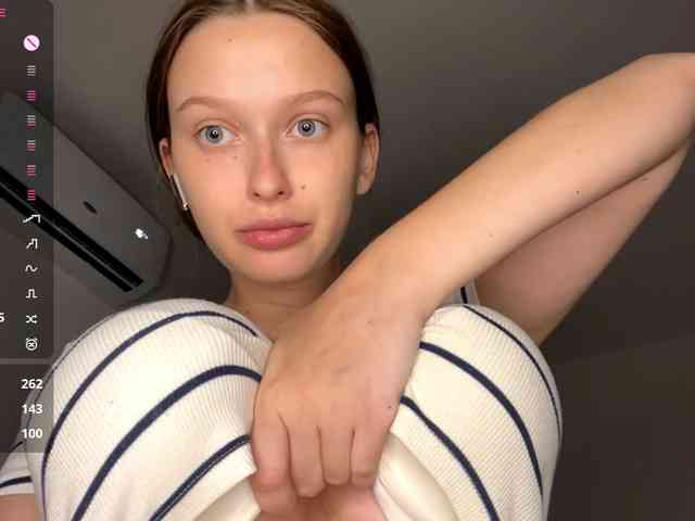 HanaHaeussler webcam