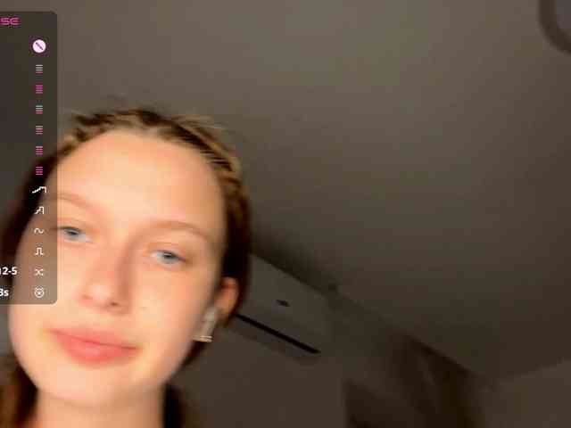 HanaHaeussler webcam
