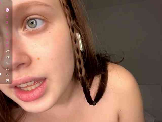 HanaHaeussler webcam