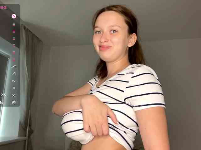 HanaHaeussler webcam