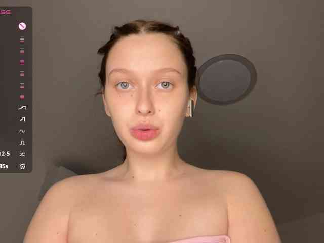 HanaHaeussler webcam