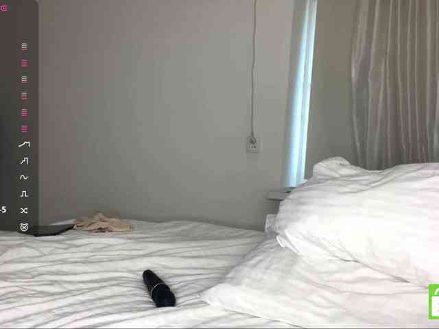 HanaHaeussler webcam
