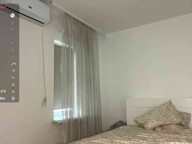 HanaHaeussler webcam