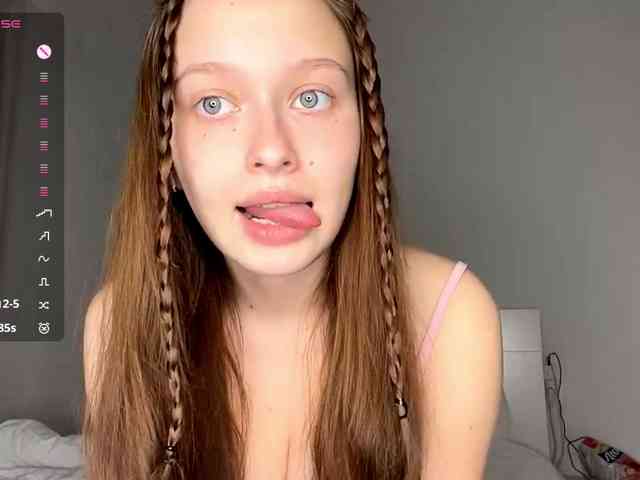 HanaHaeussler webcam